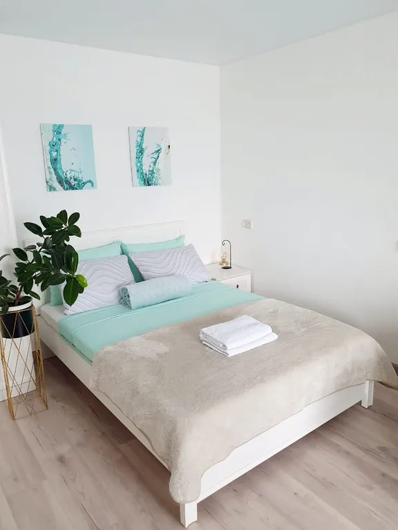 Светлая уютная квартира с красивым видом на закат