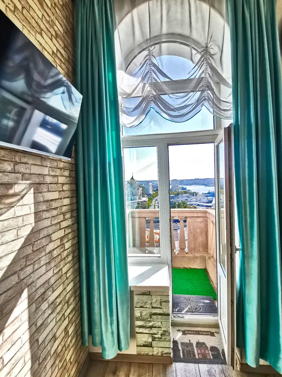 Квартира Студия с балконом и шикарным видом на Золотой Мост — аренда посуточно в Владивосток