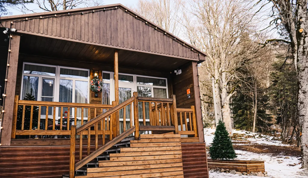 Коттедж House с террасой и видом на лес — Архыз