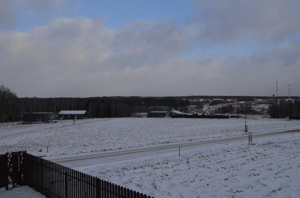 Двухэтажный дом с мангалом и костровой зоной