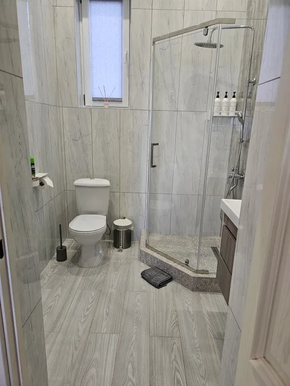 Современный новый дом с баней на дровах и собственной террриторией