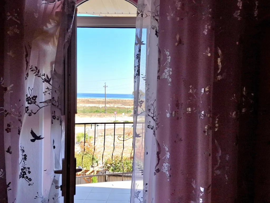 Комната с балконом видом на море