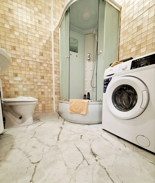 Квартира напротив Меги