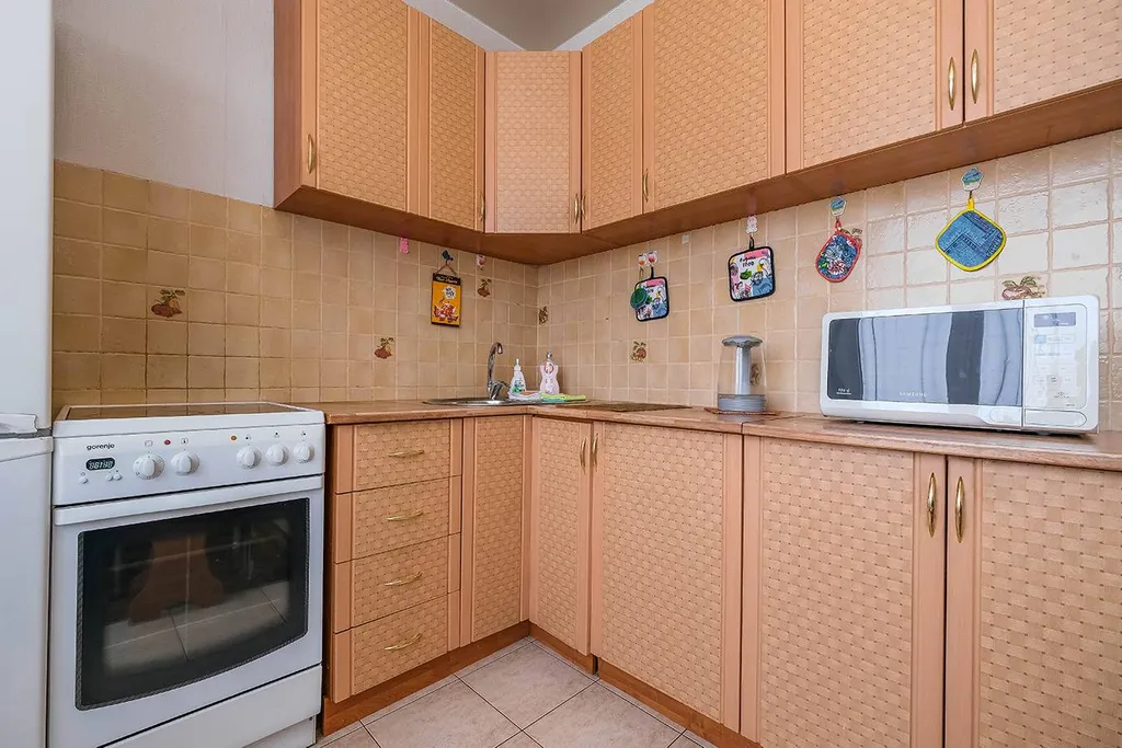 Современная квартира рядом с СК Заря на 4 человека