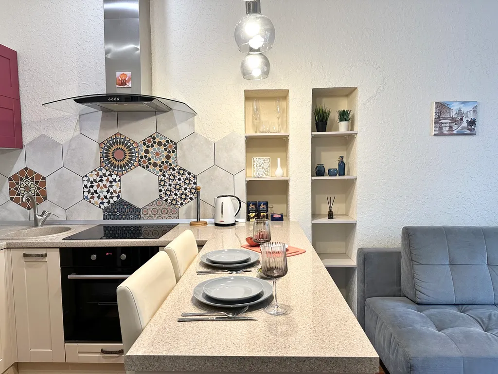 Двухкомнатная Сталинка в центре