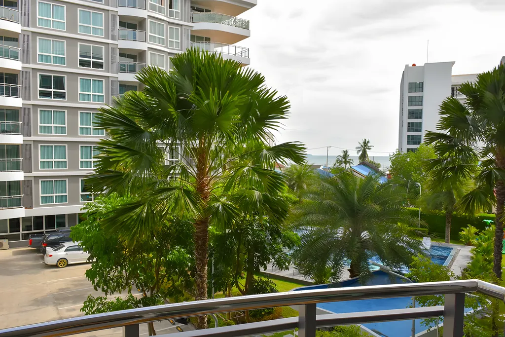 Уютная квартира для отпуска на первой линии с видом на бассейн