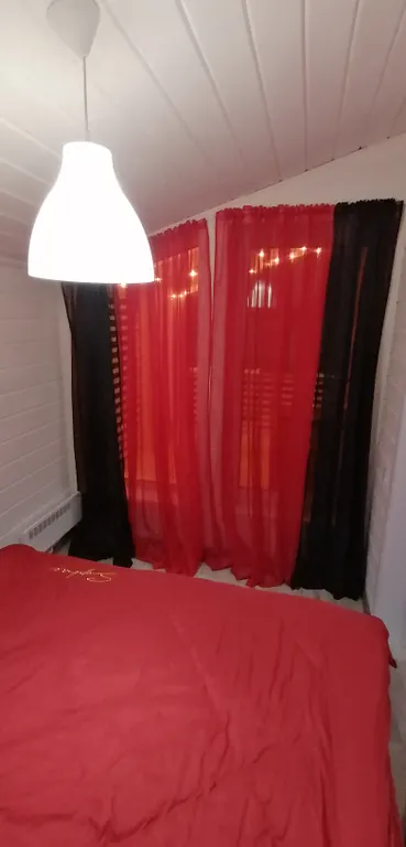 Дом с панорамными окнами на участке 10 соток