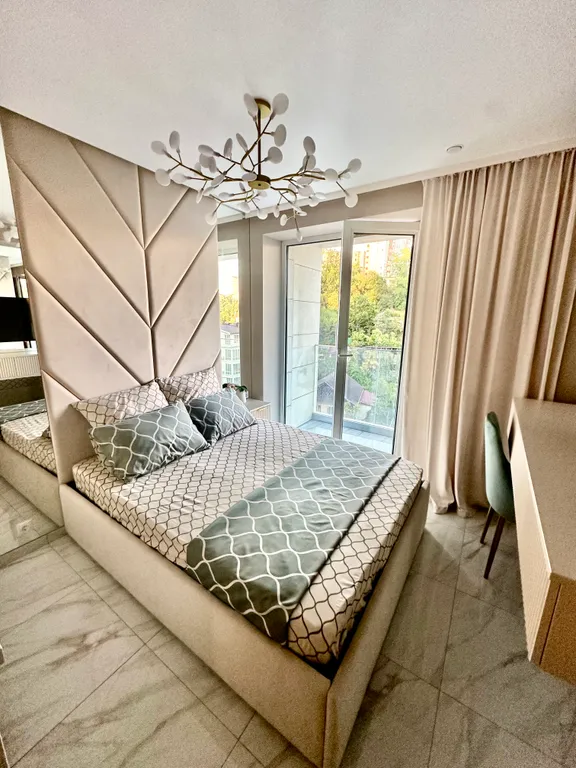 Дизайнерская квартира возле моря с балконом