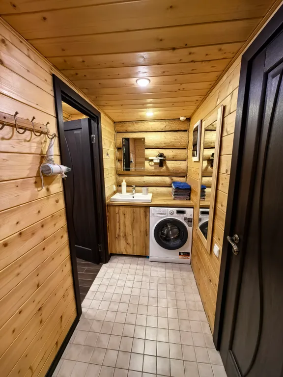 Дом из рубленого бревна с камином