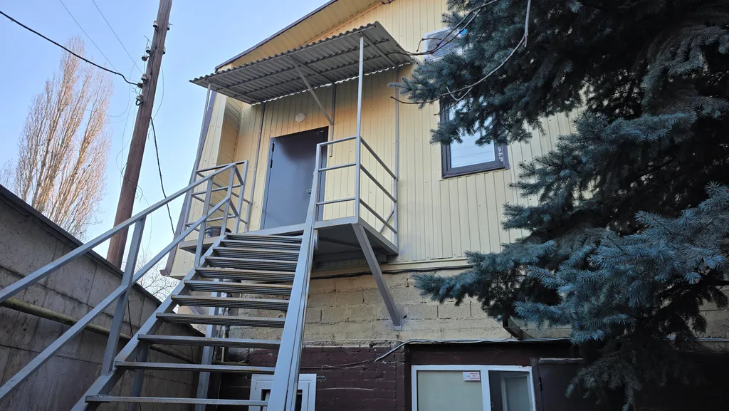 Квартира с двумя спальнями и просторной гостиной в центре Пятигорска