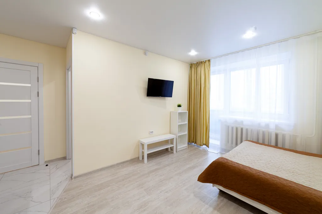 Большая студия со спальней