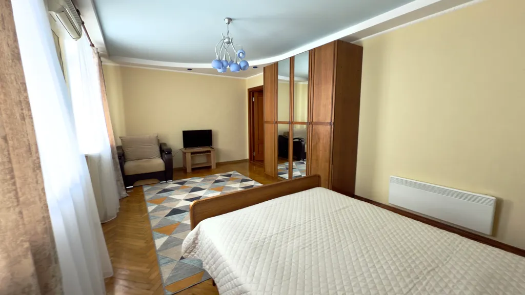 Трехкомнатная квартира в центре города