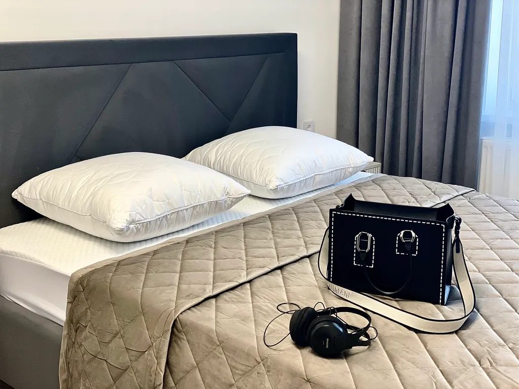 Двухкомнатная просторная квартира с панорамным видом на парк в центре