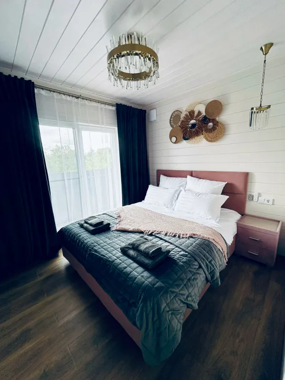 Дом в лесу у озера