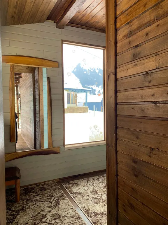 Уютный коттеджный домик в сосновом бору с прекрасными видами на горы