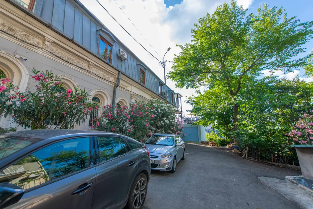 Central apartment with a swimming pool