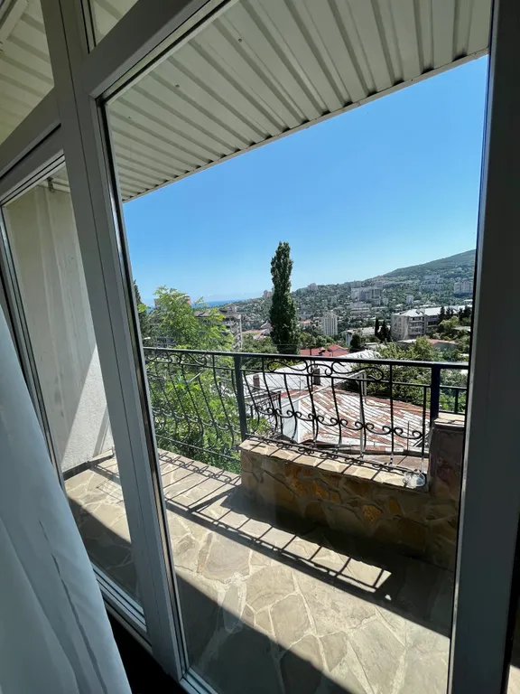 Уютный номер с видом на горы