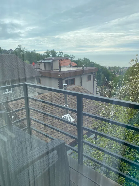 Дом на горе с видом на море