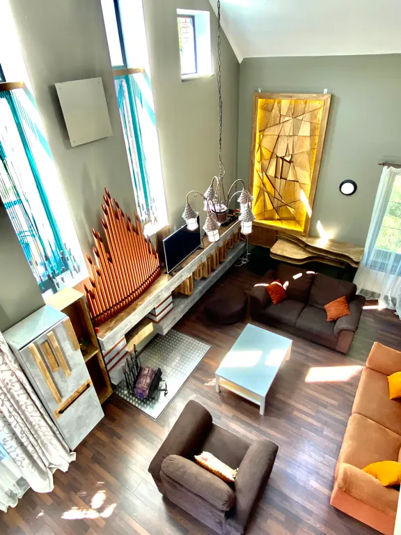 Вилла с круглым бассейном