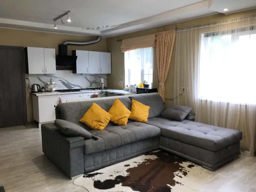 Уютный 2-этажный дом в лесном массиве с бассейном