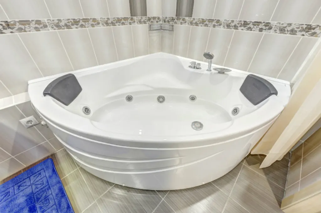 Евро двушка с джакузи в тихом центре