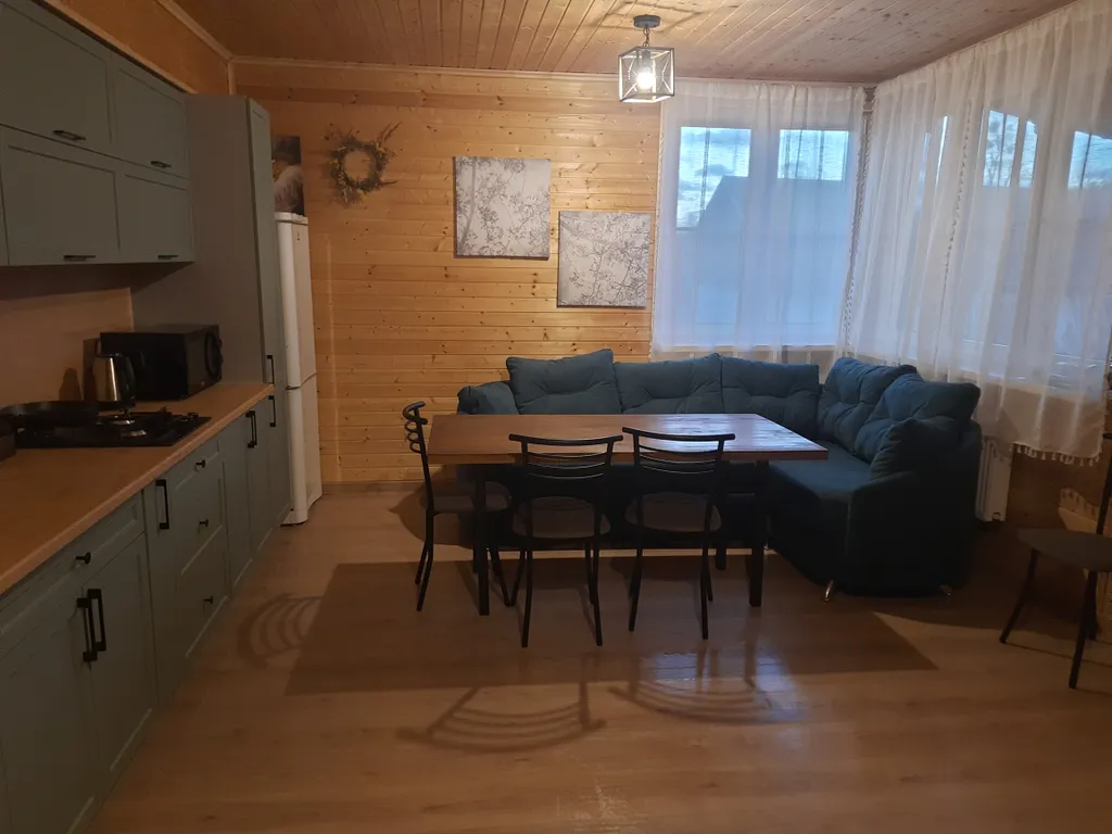 Домик в Пуще у озера