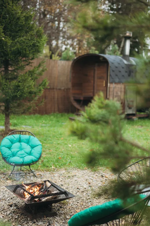 Дом с баней бочкой у воды и леса Green house