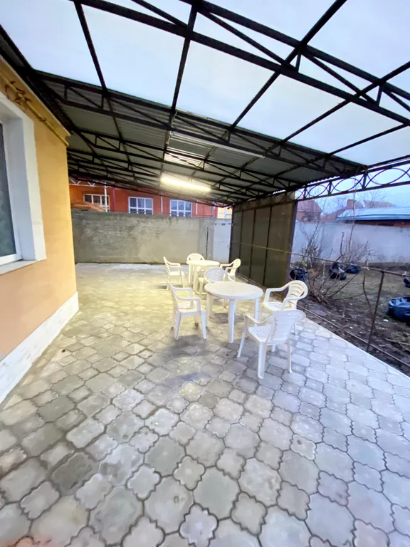 Большой двухэтажный дом