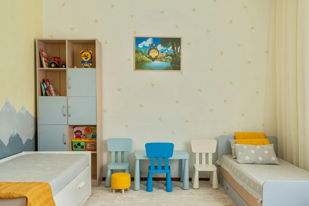 Таун-хаус в современном районе частной застройки