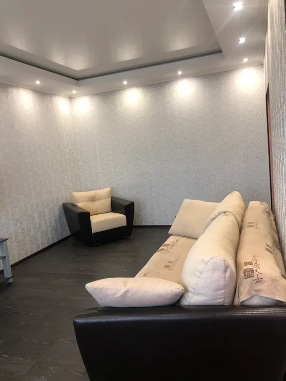 Отличная квартира с видом на площадь