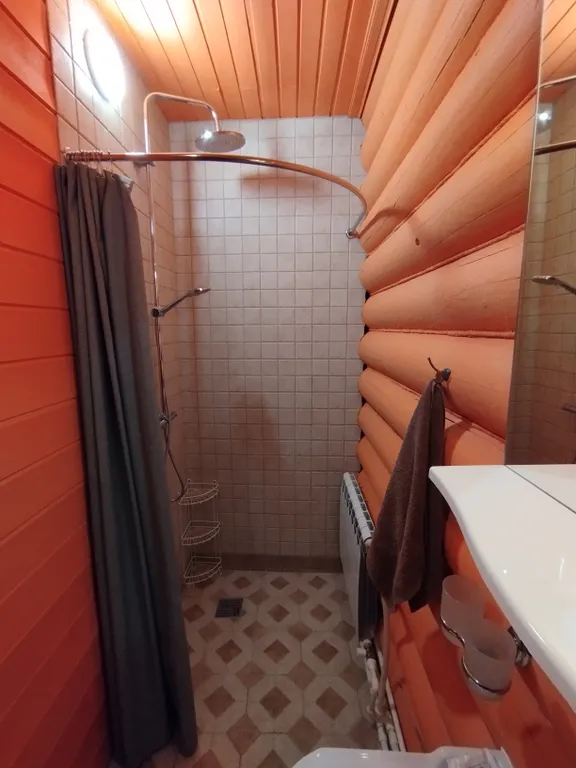 Дом-дача с тремя спальнями Петель