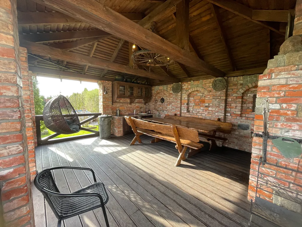 Загородный дом с бассейном