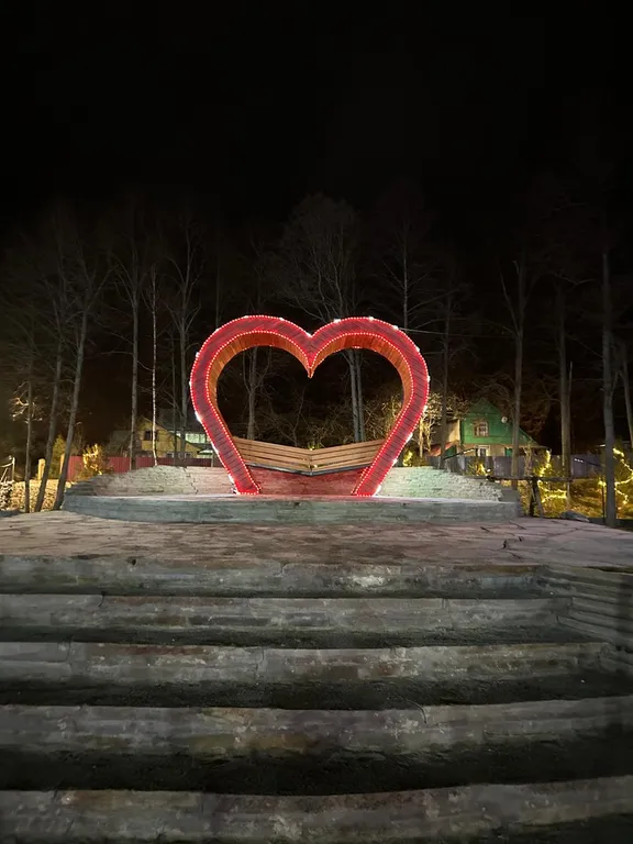 Уютный домик рядом с речкой