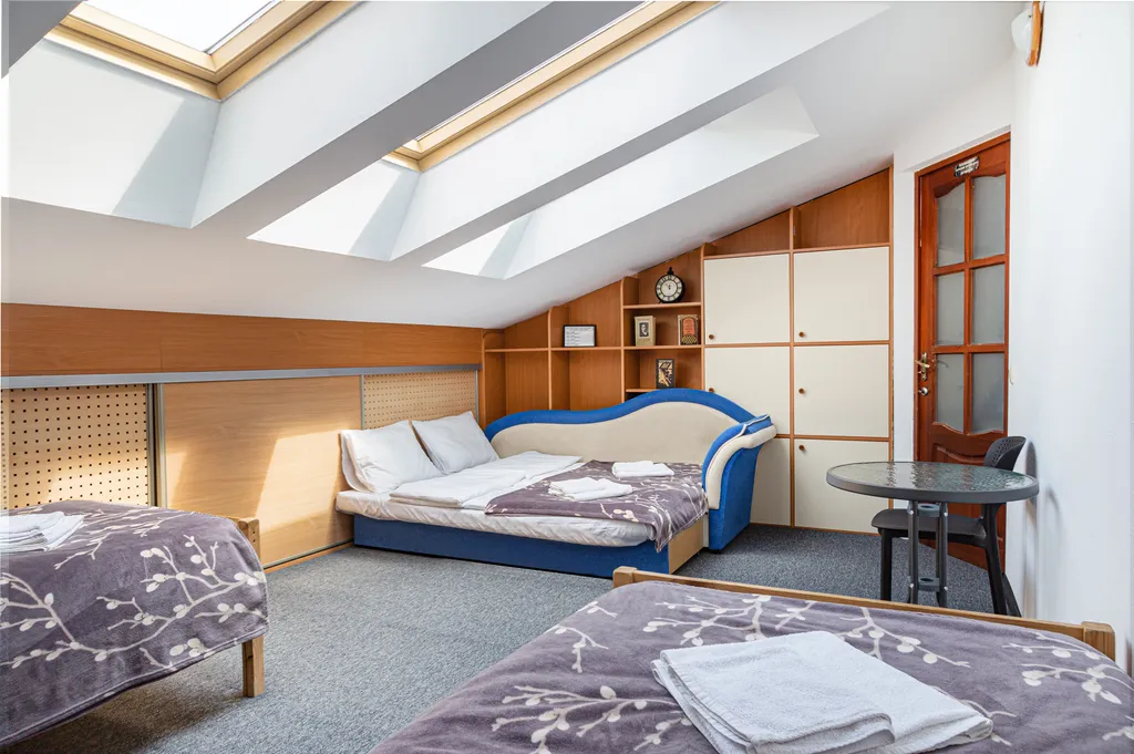 Четырёхместный номер с общим санузлом