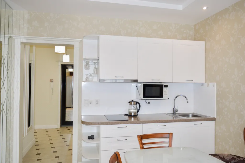 Апартаменты с панорамными окнами на залив