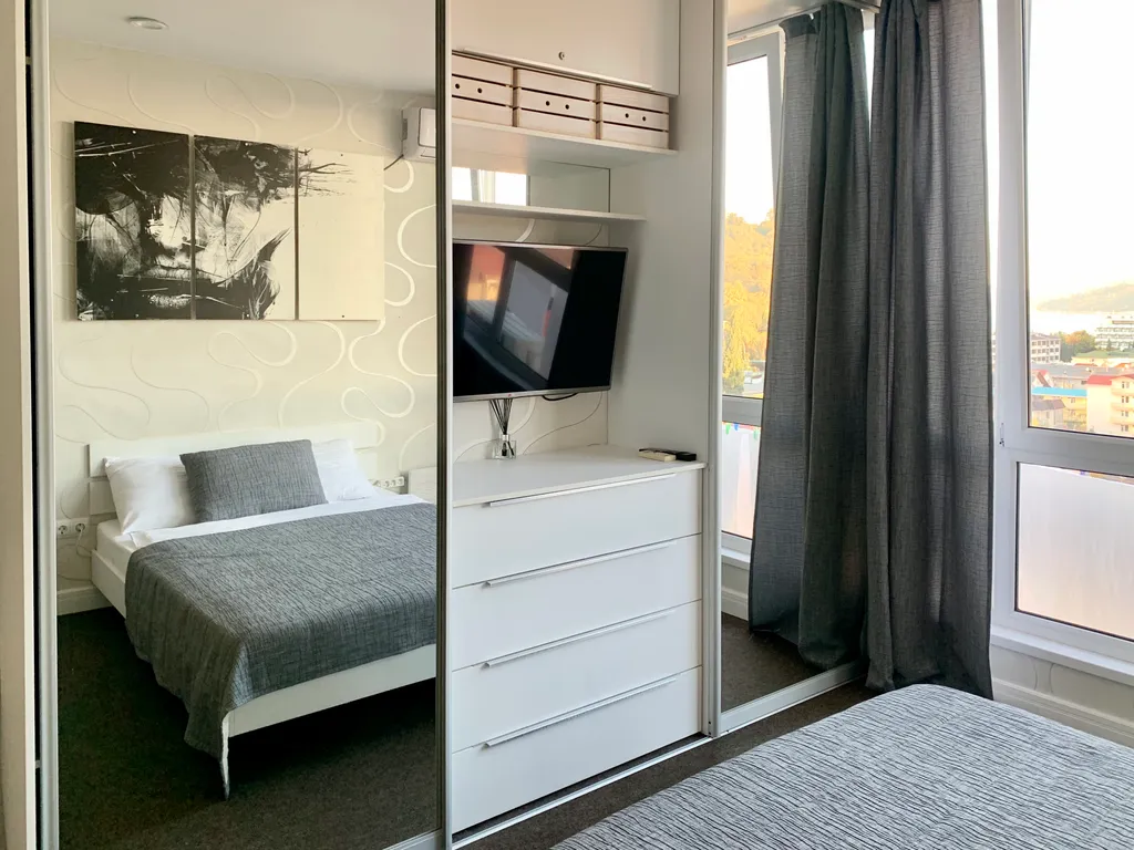 Панорамная студия на берегу моря