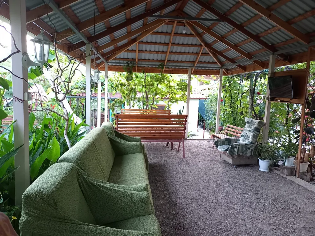 Уютный дом среди гор и моря