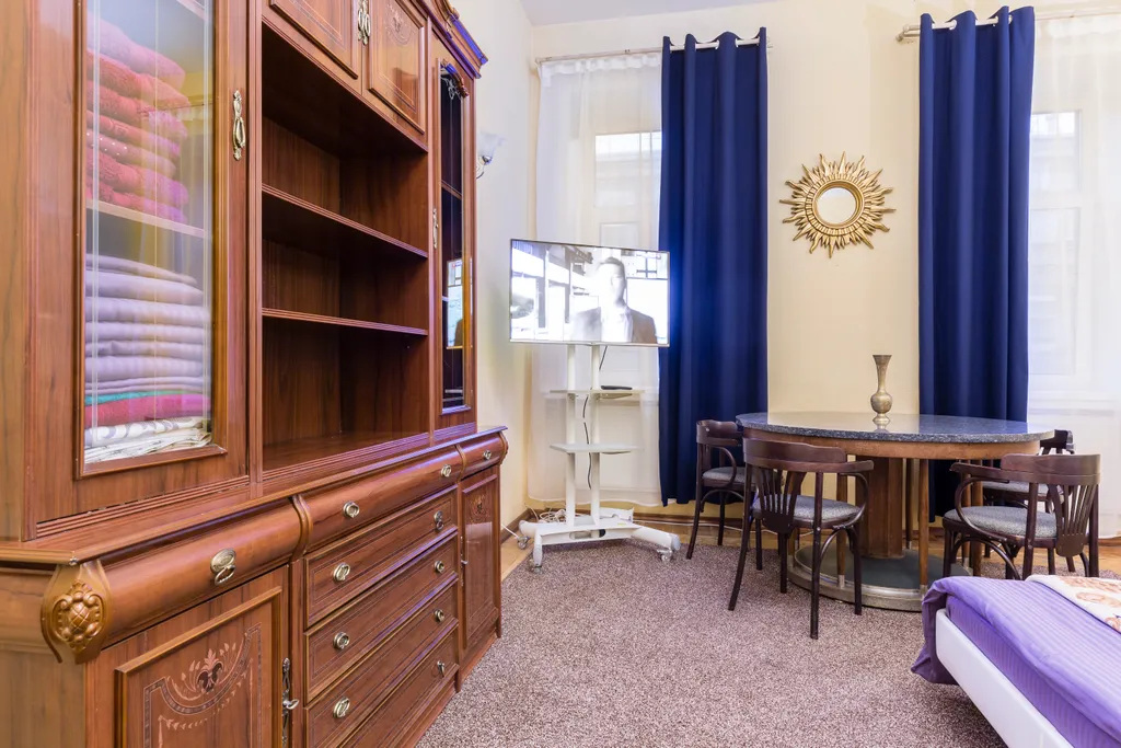 Ryss' 3BR Apt on Nevsky