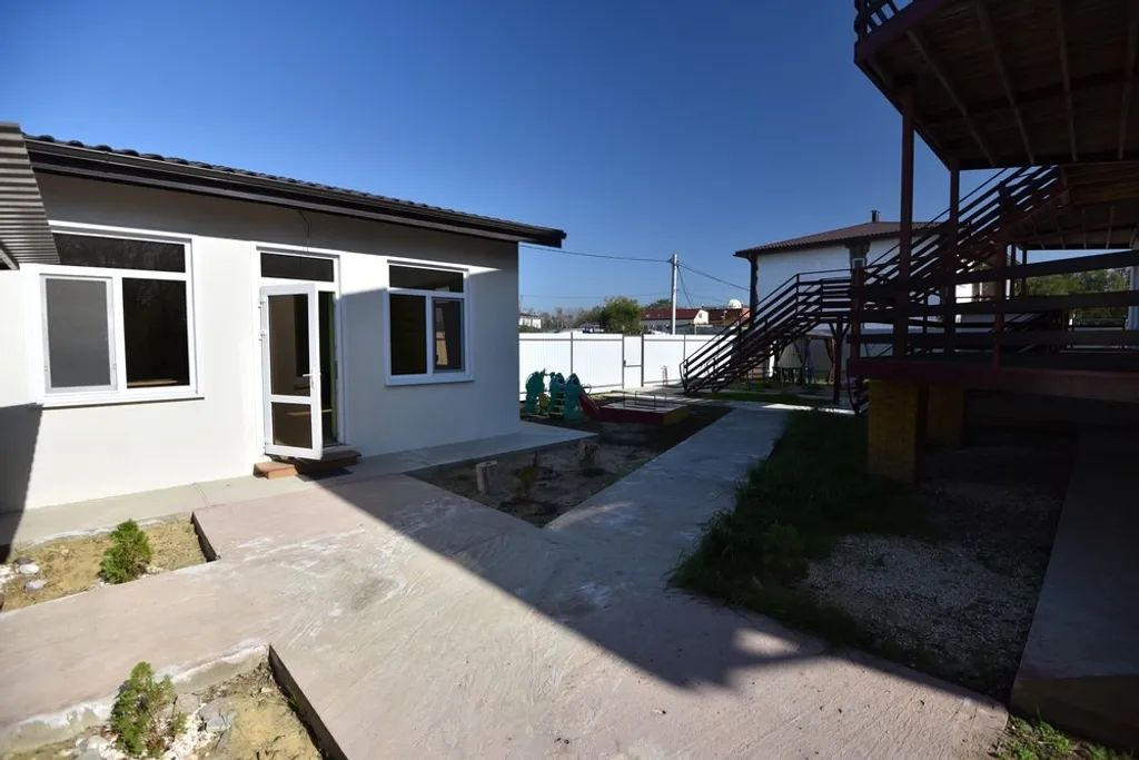 Уютная комната с видом на море