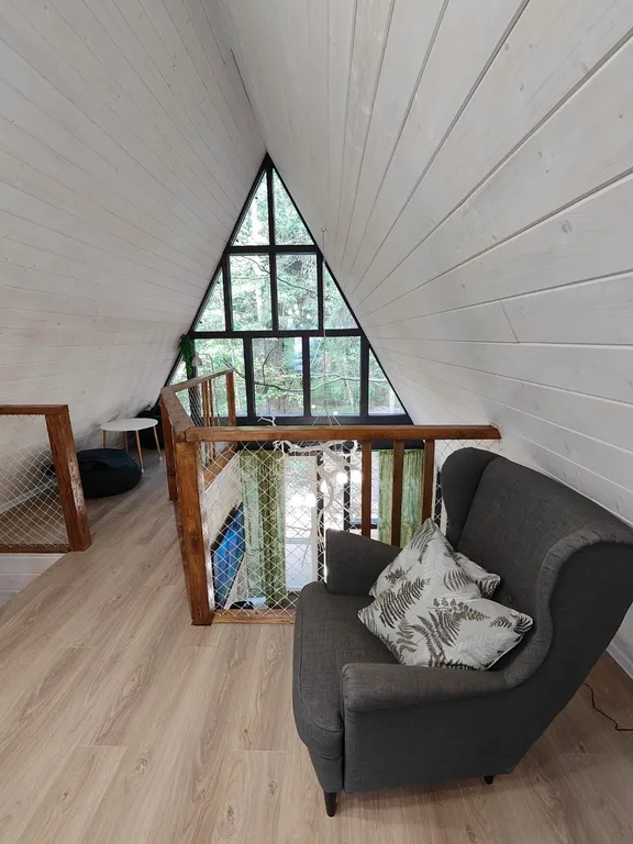 Большой уютный дом в лесу