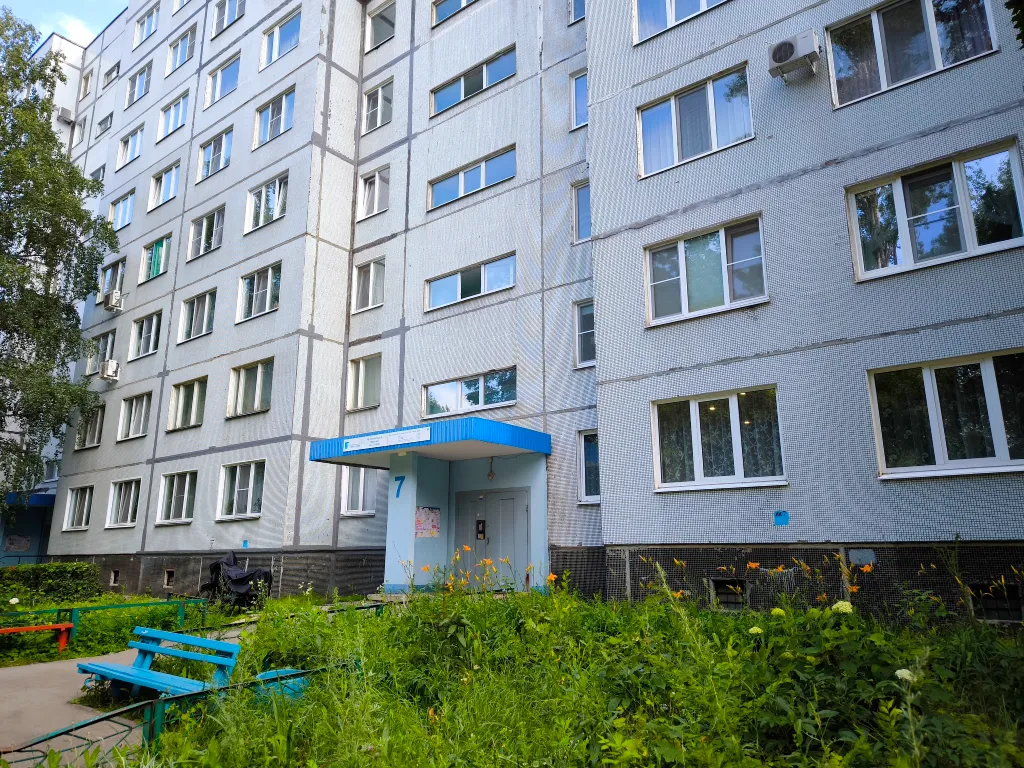 Солнечная двухкомнатная квартира с видом на город