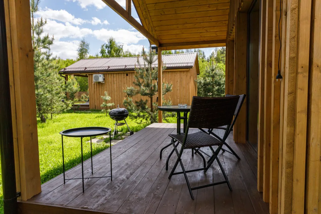 Уютный коттедж в лесу у пруда