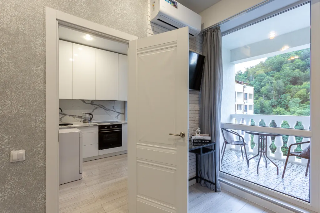 Квартира с балконом и видом на гору