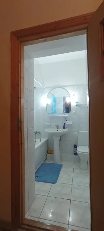 Уютный просторный дом с камином электрическим