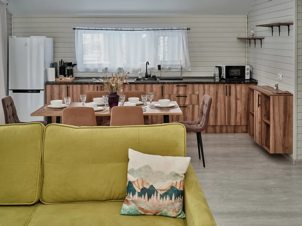 Мгновенный - дом с фотоаппаратом Polaroid