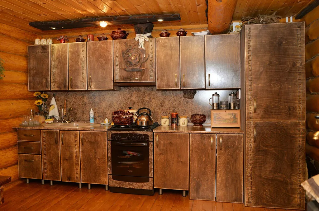 Уютный гостевой дом из бревна с видом на сад