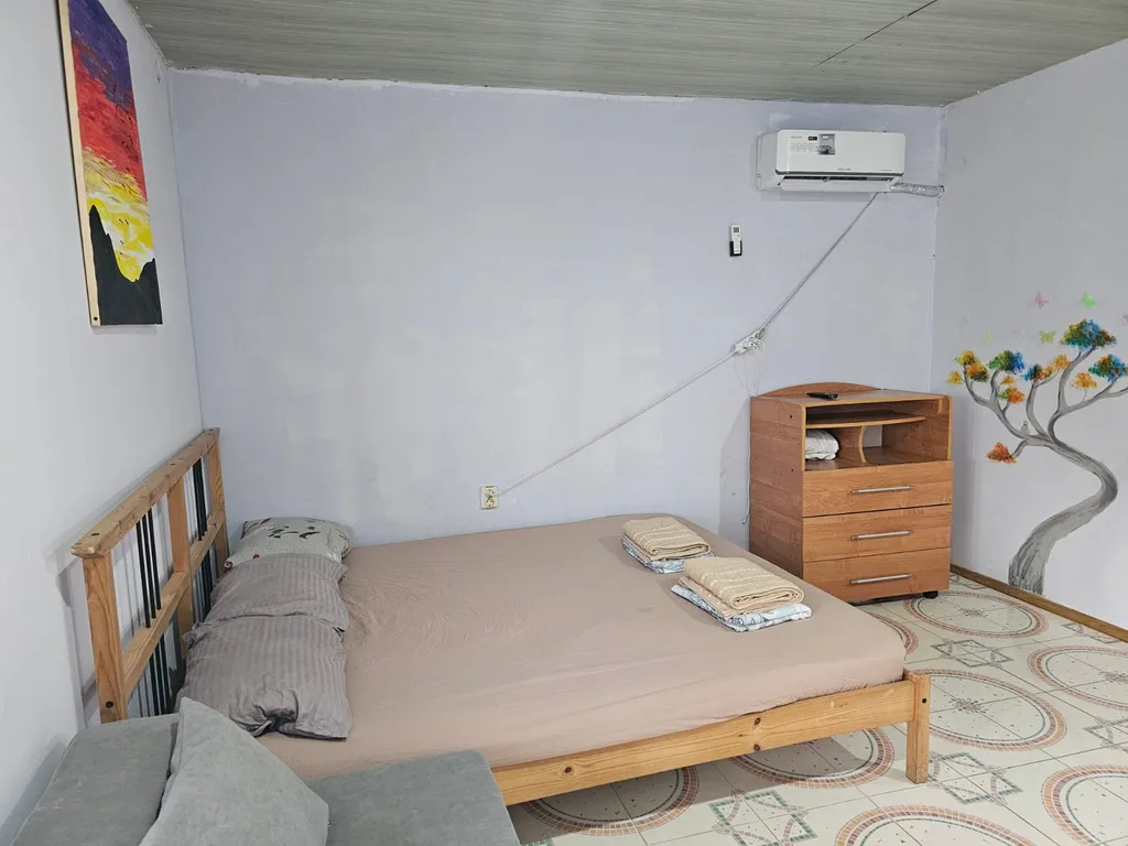 Комната для 1-6 человек с кондиционером и санузлом