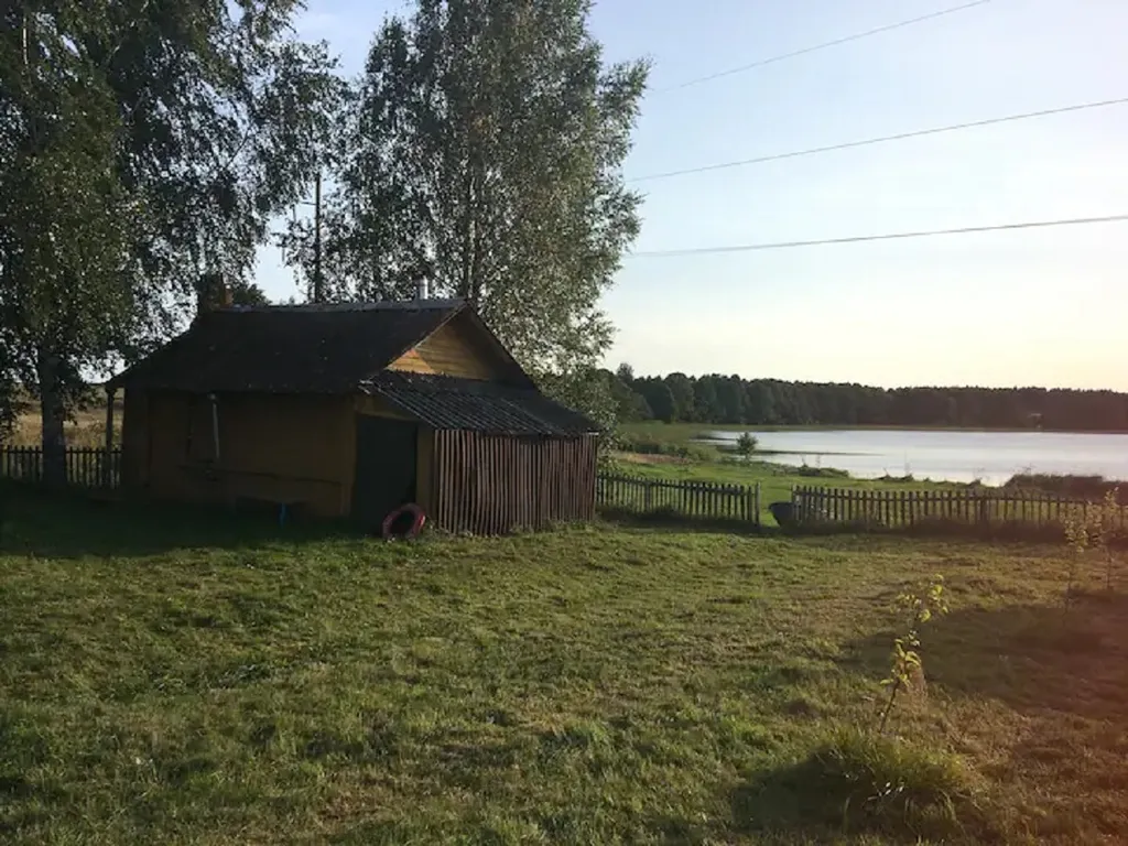 Дом между двух озёр