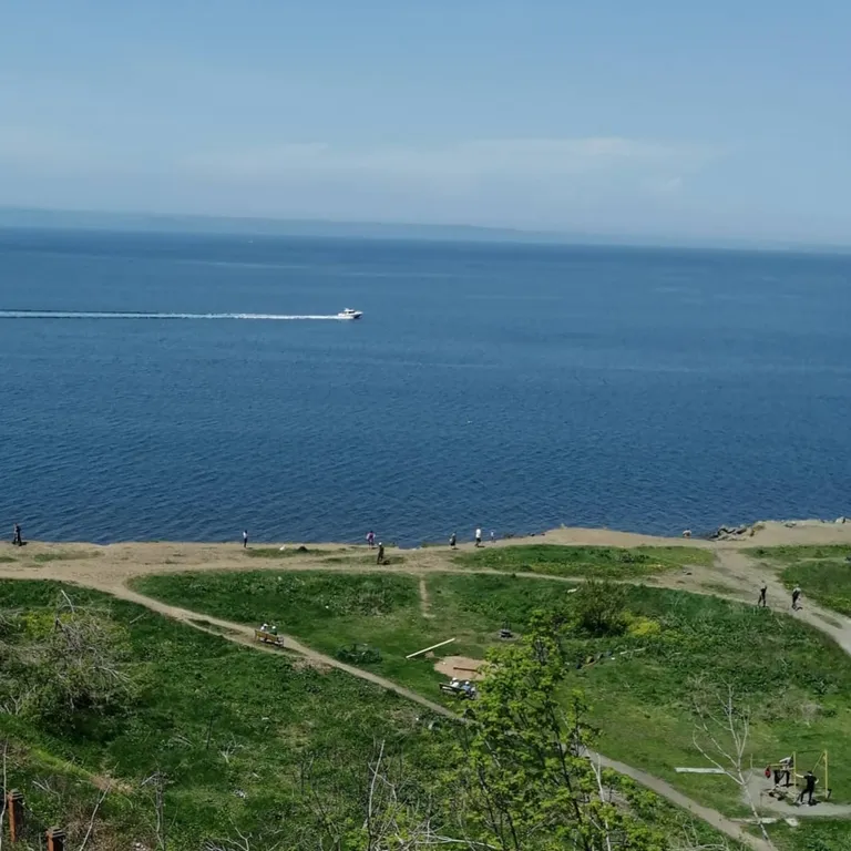 Отличная студия с видом на море, в центре