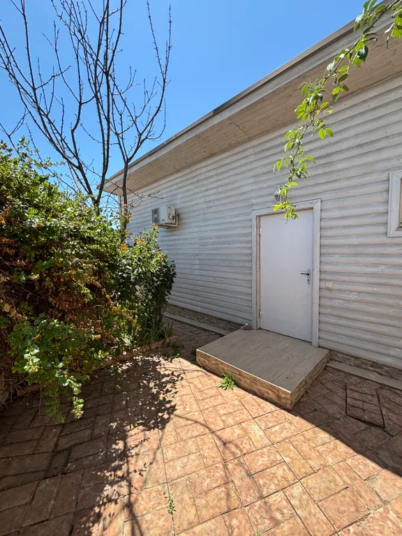 Уютный дом в эко стиле, в 150 метрах от моря и пляжа со своим двором